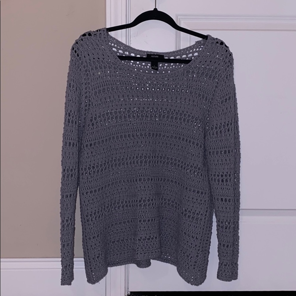 L Women’s Alfani Sweater